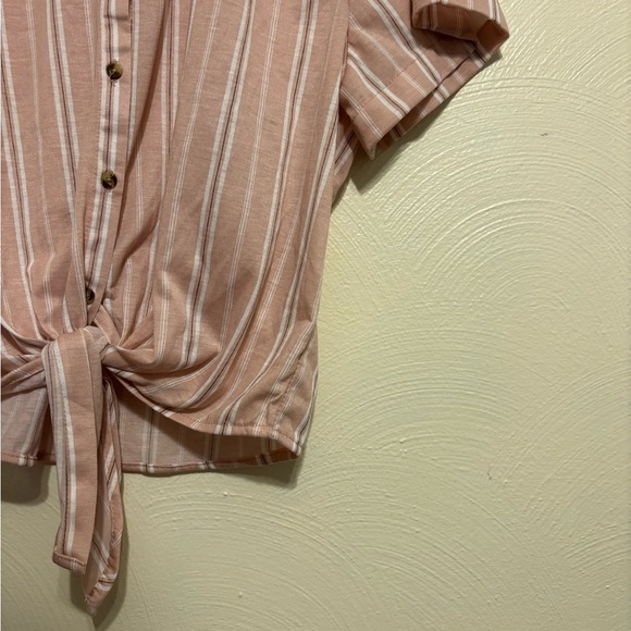 Rue21 Pink and White Crop Button Down Shirt - Picture 6 of 7